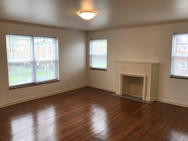 Photo - 1064 Euclaire Ave Unidad D