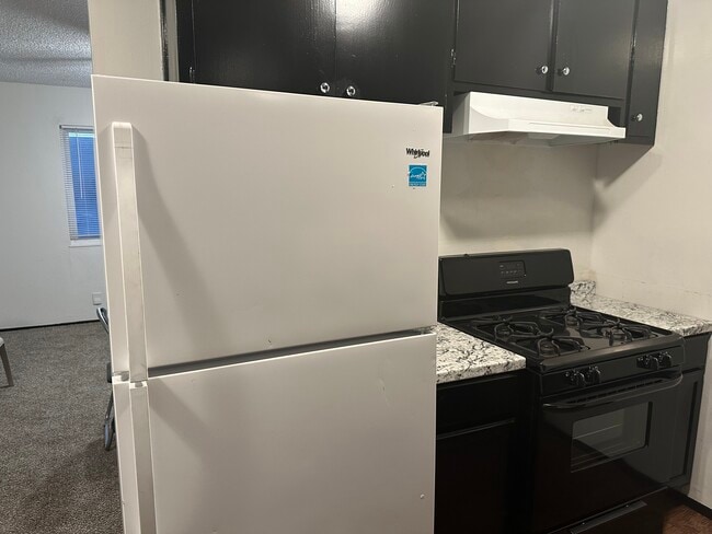 Kitchen - 301 Nevin Ave Unit B Upstairs