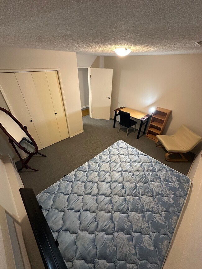 Photo - 784 E 56th Ave