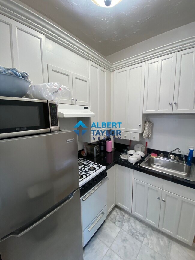 Photo - 675 E 7th St