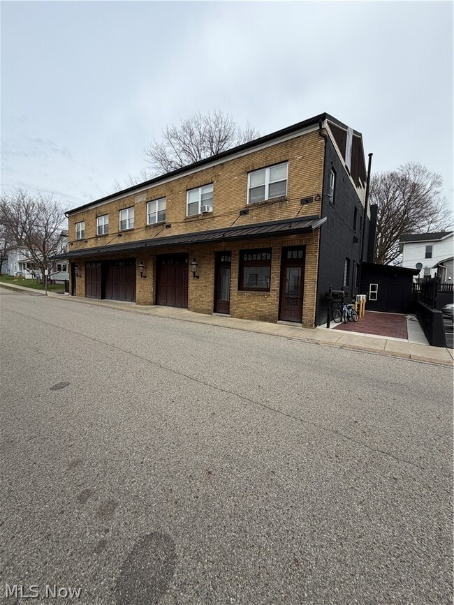 Building Photo - 310 Vine Ave Unit 4