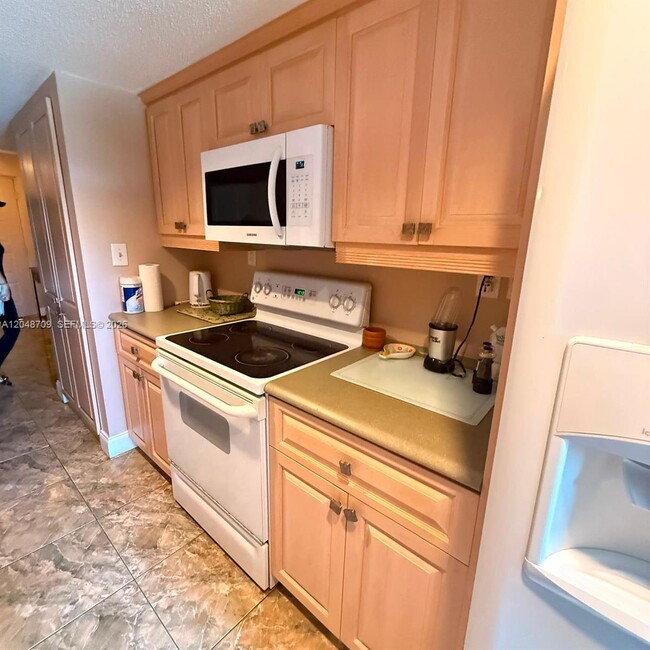 Photo - 17801 N Bay Rd Unidad 206