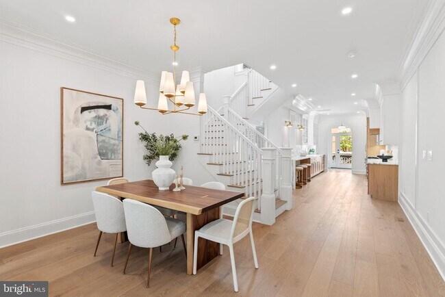 Photo - 2460 Ontario Rd NW