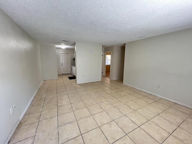 Photo - 1087 Old S Dr