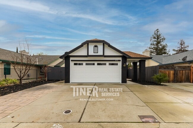 Photo - 8958 Emsdale Way