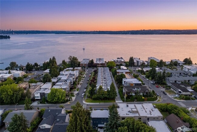 Building Photo - 6304 Lakeview Dr