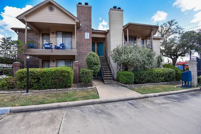 Photo - 2121 Hepburn St Unit 205