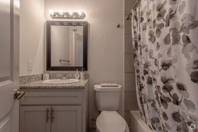 1HAB, 1BA - 640 ft² - Broadway Apartments