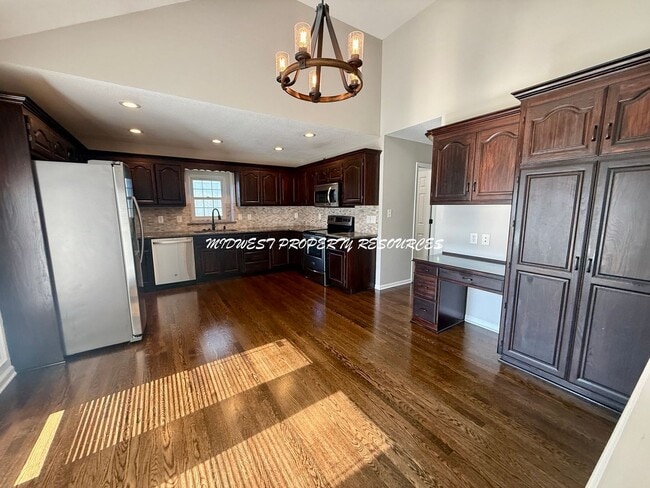 Photo - Ranch in Lee's Summit For Lease - Crisp, Clean and New!