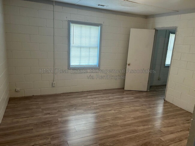 Photo - 923 Cleveland St