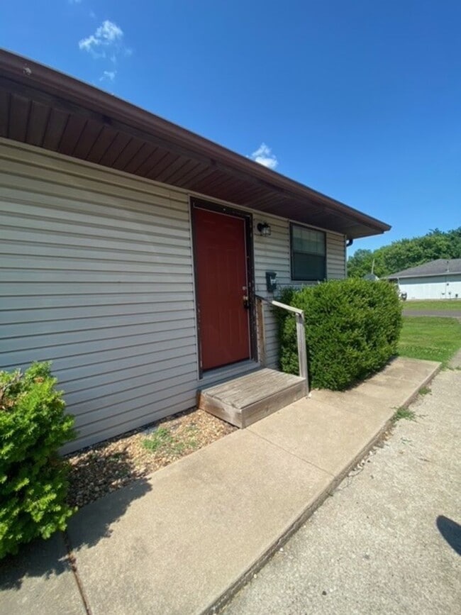 Building Photo - Great Duplex! Rental