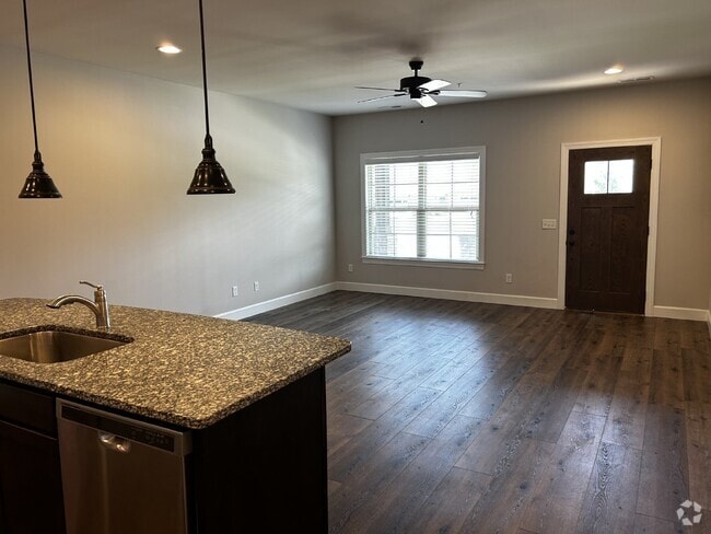 Building Photo - 2BD 2BA CONDO WITH GARAGE FOR RENT IN ALGOOD