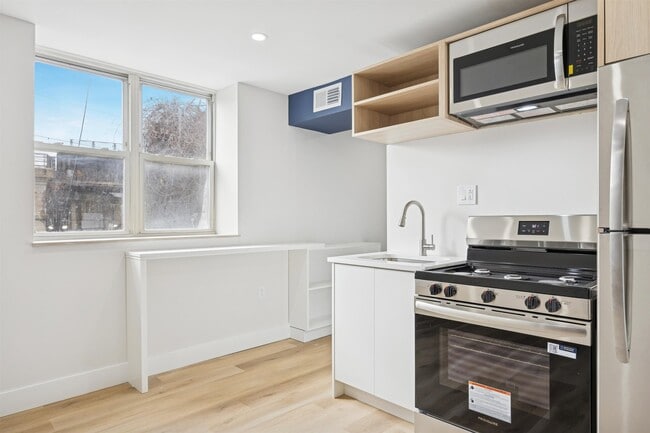 Building Photo - 4522 Baker St Unit 6