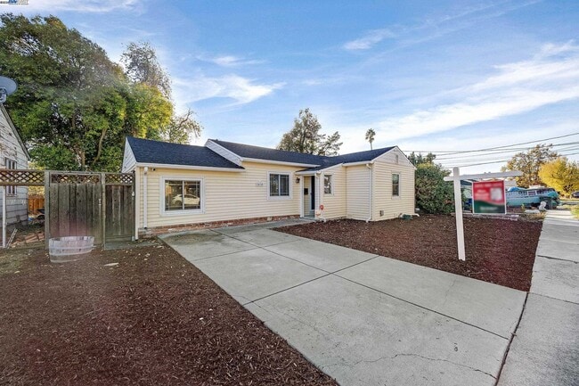 Photo - 2438 Upland Dr