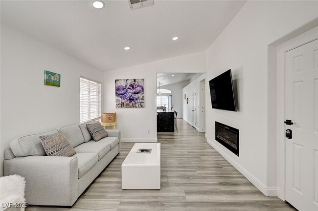 Building Photo - 8127 Chambersberg St Rental