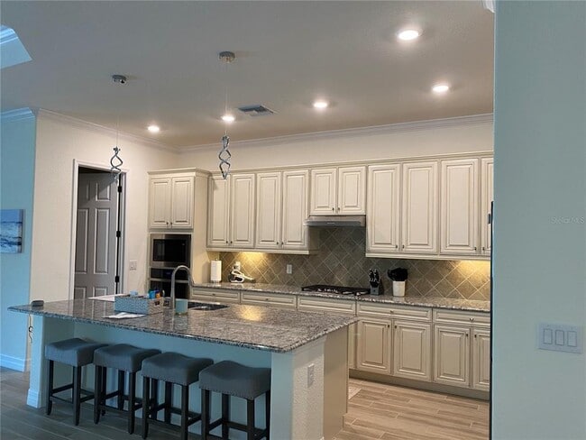 Photo - 17525 Hickok Belt Loop