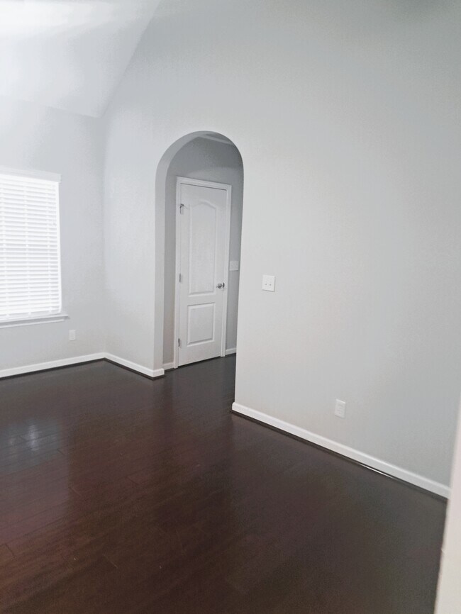 Photo - 265 Oxmoor Pl