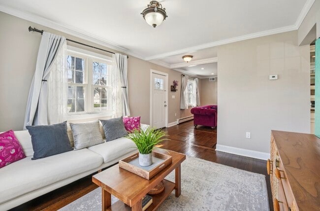 Photo - 525 Ramapo Ave