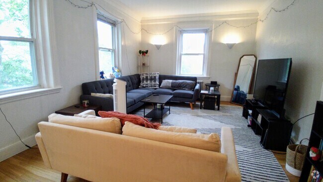 Building Photo - 51 Manchester Rd Unit 3 Rental