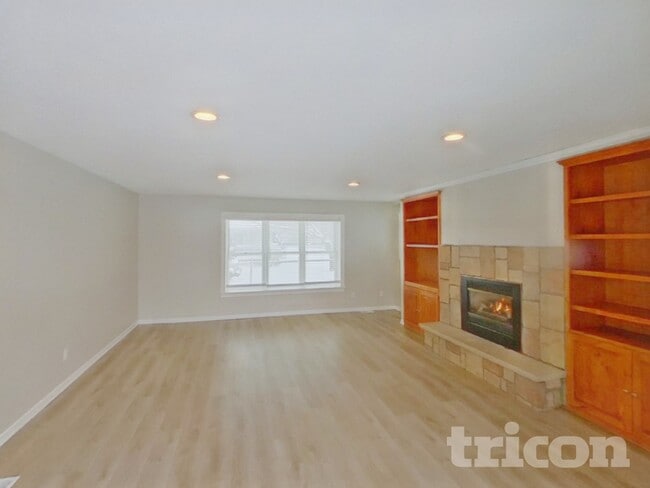 Photo - 6737 Upper 162nd St W