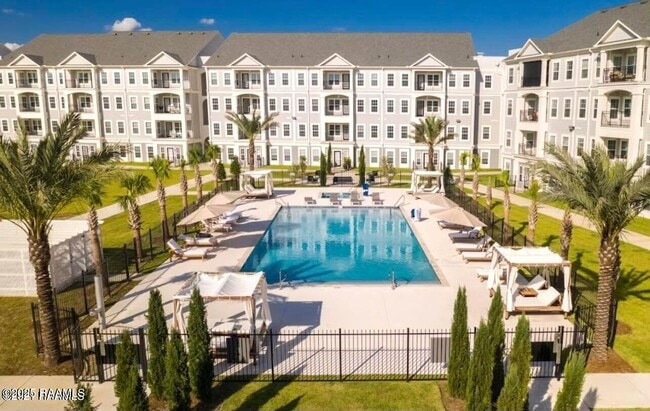 Building Photo - 1521 Camellia Blvd Unit #4307