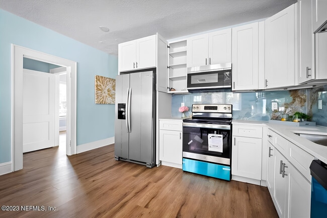 Photo - 7576 Calvin St