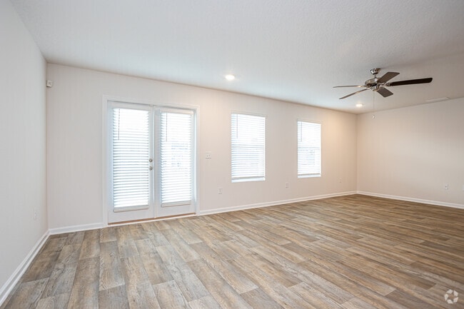 3BR, 2BA - 1,568SF