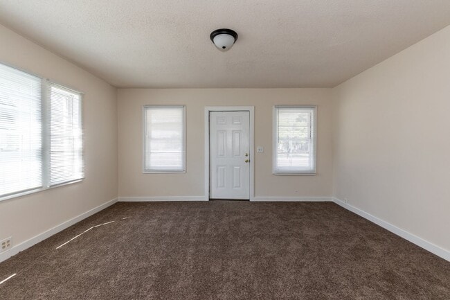 Building Photo - One bedroom home available in Dunn