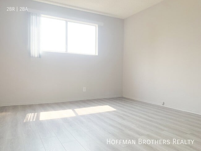 1640 Barry Ave Unit 4