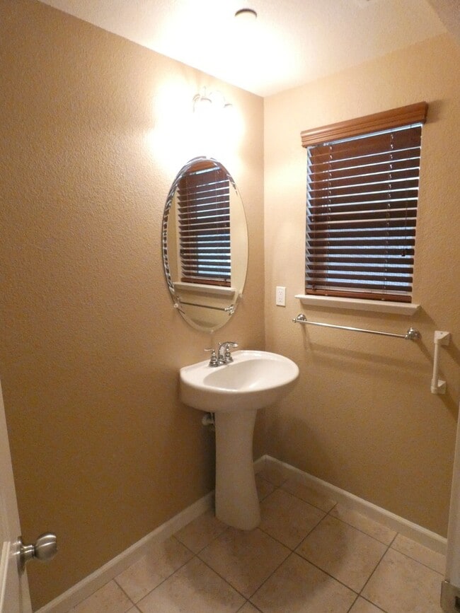 Photo - 4/2.5 N. Vacaville home with solar!