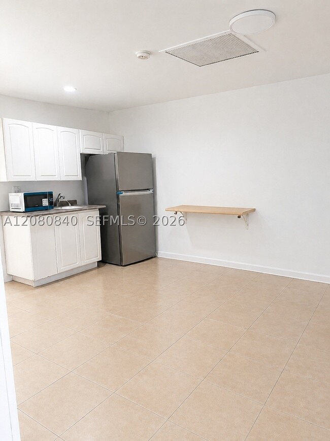 Building Photo - 4790 SW 65th Ave Unit 1