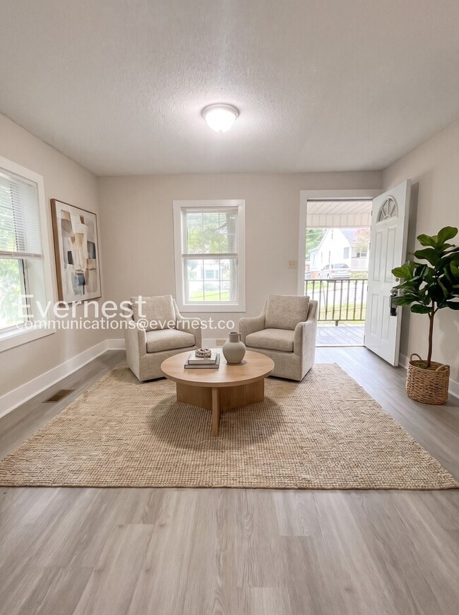 Photo - 2 Bed, 1 Bath Home with Off-Street Parking / Vouchers Accepted / Available Now!