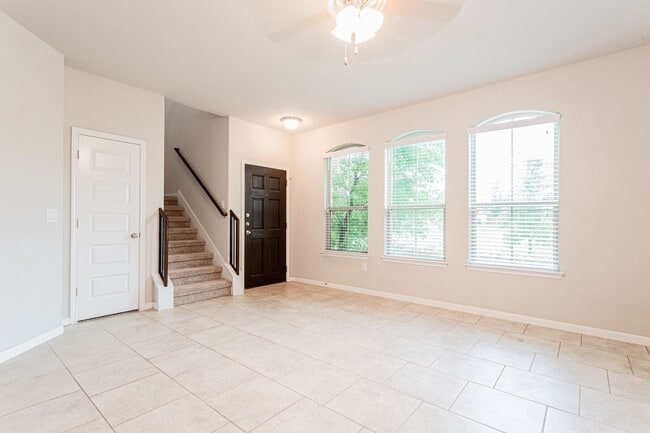 Photo - 605 Allens Creek Way