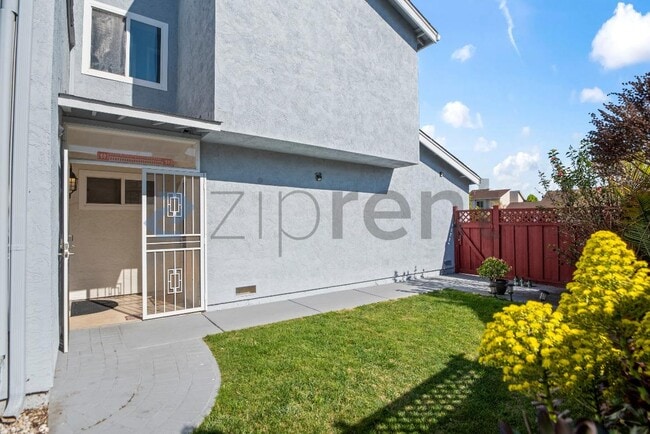 Photo - 37789 Essanay Pl