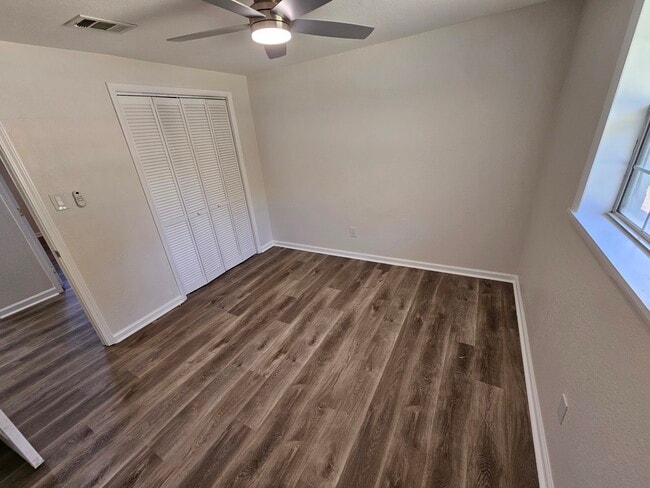 Photo - 1150 Hawthorn Dr