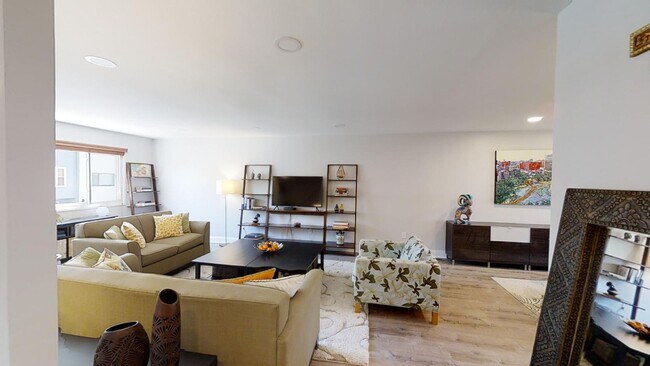 Photo - 1924 N Woodley St