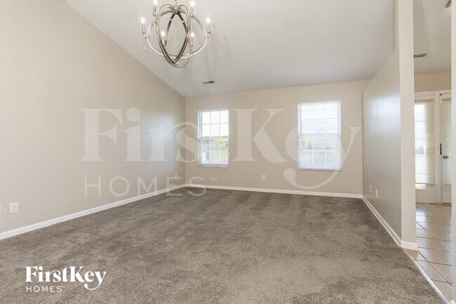 Photo - 977 Hathaway Dr