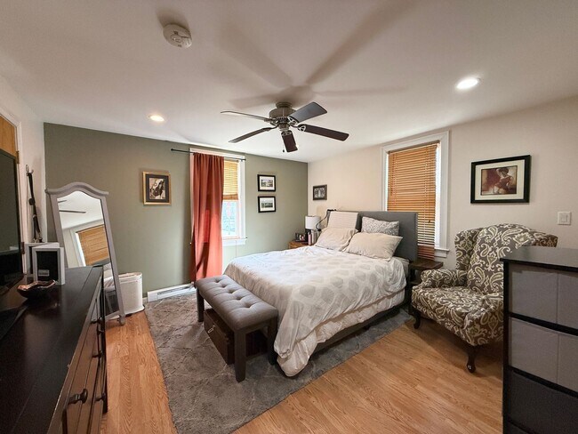 Building Photo - 295 Allston St Unit 1