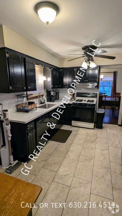 Building Photo - 27W181 Jewell Rd Rental