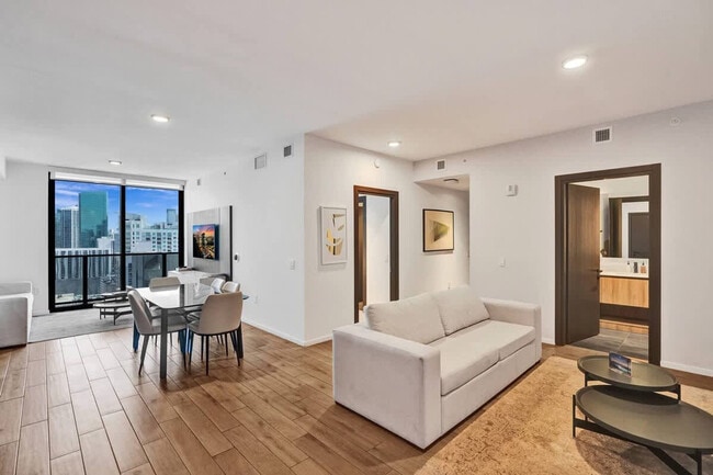 Photo - 398 NE 5th St Unidad SI ID1504035P