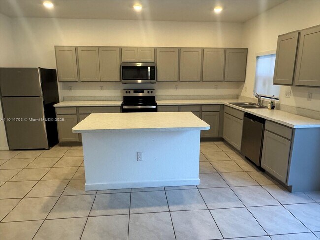 Photo - 817 NW 3rd Way