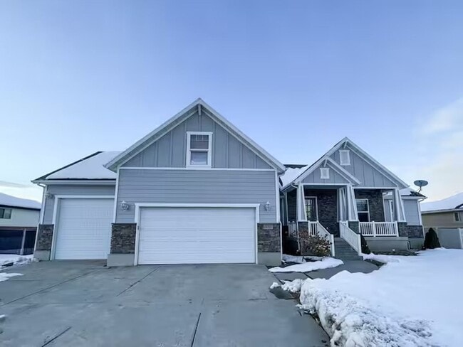 Building Photo - Fully Furnished 6 Bed, 3 Bath Home for Ren...