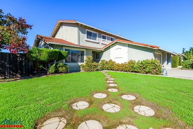 Building Photo - Beautiful Home | Remodeled | Corner Lot