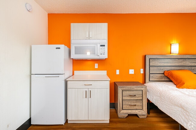 Standard Studio, 1BA - 286SF - Kitchen - Siegel Select New Orleans