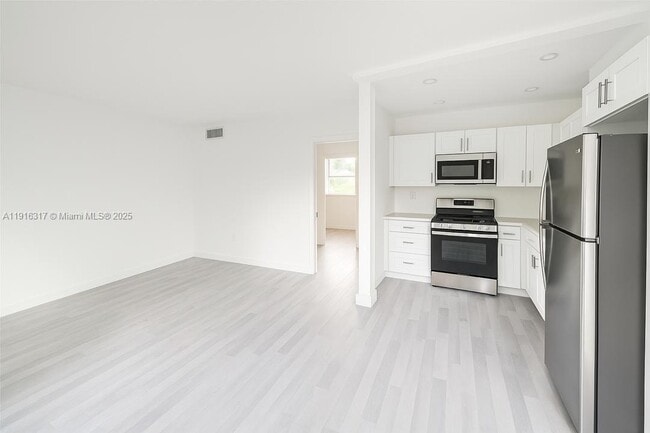 Photo - 1280 W 54th St Unit 322B