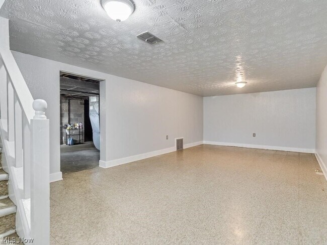 Photo - 2348 Saybrook Rd