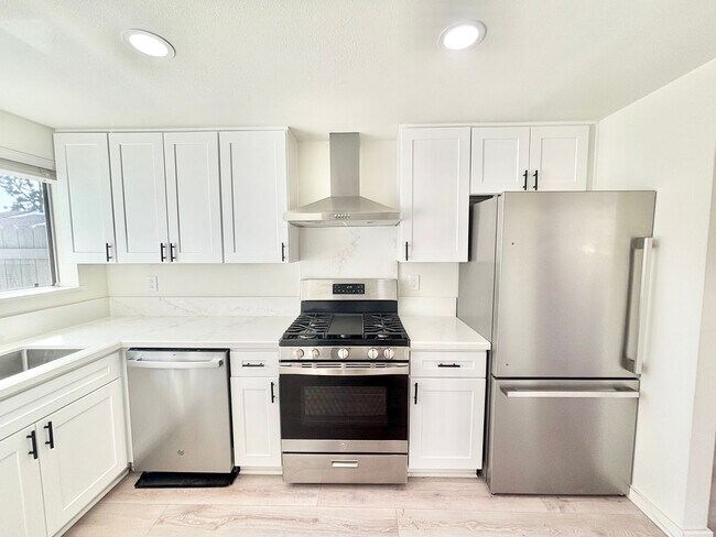 Photo - Exceptional Harbor Lights End Unit Condo |...