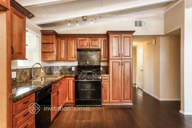 Photo - 1467 Michigan St