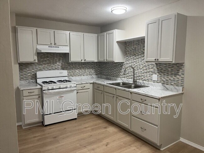 Photo - 1390 E 51st St N