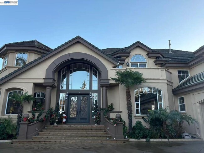 3511 Country Club Pl